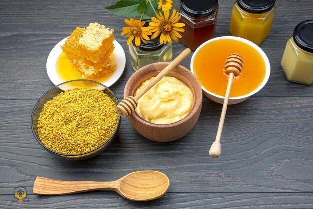 The-combination-of-honey-royal-jelly-and-flower-pollen